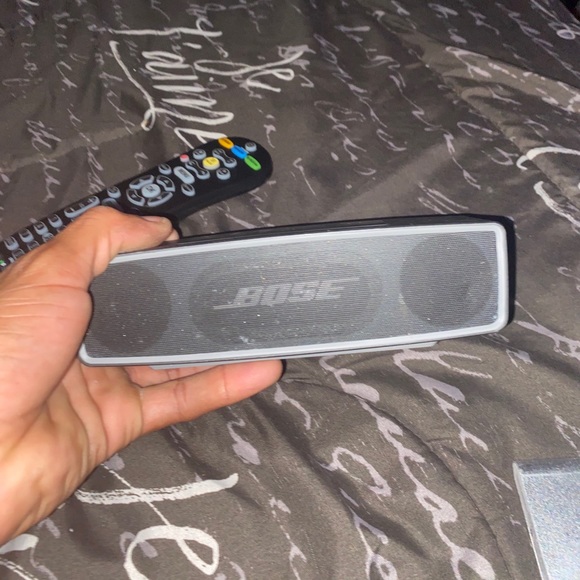 ❌(SOLD ELSEWHERE)❌
🔊Bose Soundclick Mini Speaker🔊(Minor Scratches) - Picture 6 of 6